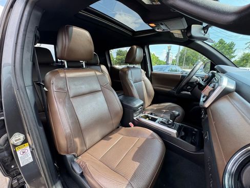 Used 2016 Toyota Tacoma Limited image 14