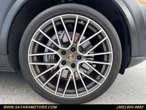 Used 2021 Porsche Cayenne Coupe image 41