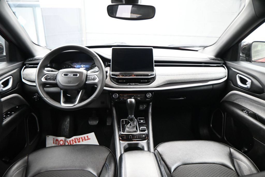 Used 2024 Jeep Compass Latitude AWD/4WD image 16