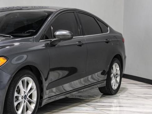 Used 2020 Ford Fusion SE FWD image 8
