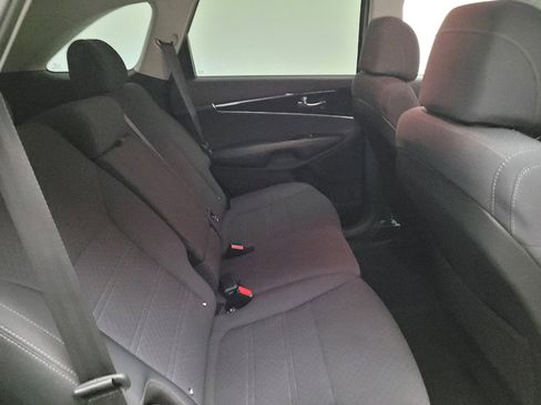 Used 2017 Kia Sorento FWD image 19