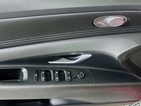 Used 2024 Hyundai Elantra Limited image 15