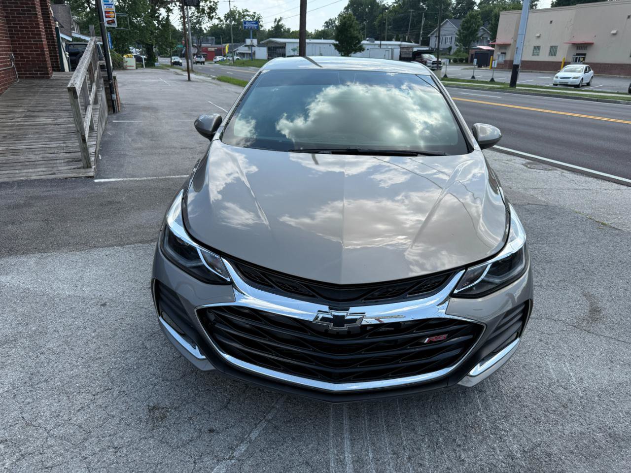 Used 2018 Chevrolet Cruze LT w/ Convenience Package FWD image 3