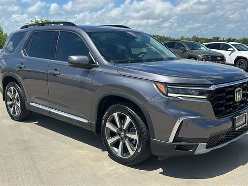 Used 2025 Honda Pilot Touring image 15