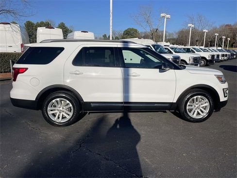 Used 2016 Ford Explorer XLT image 34