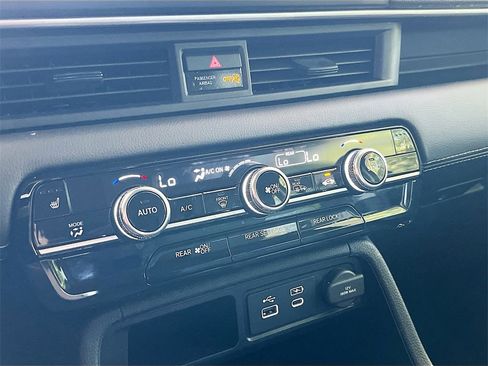 Used 2025 Honda Pilot Touring image 16