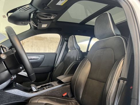 Used 2021 Volvo XC40 T5 R-Design w/ Advanced Package AWD/4WD image 11