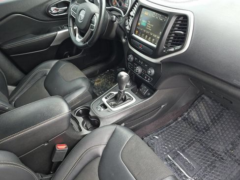 Used 2018 Jeep Cherokee Latitude Plus w/ Comfort/Convenience Group AWD/4WD image 13