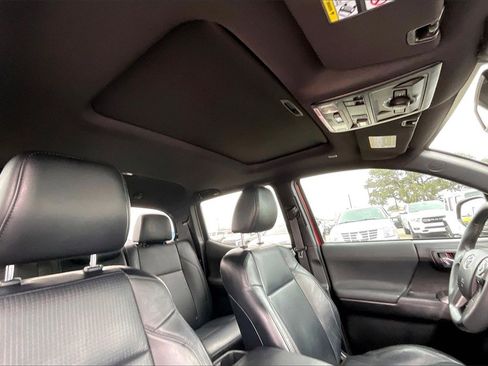 Used 2021 Toyota Tacoma TRD Off-Road w/ TRD Premium Off Road Package image 28