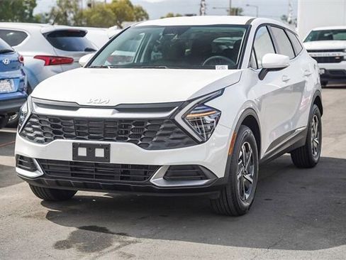 Certified 2025 Kia Sportage LX image 3