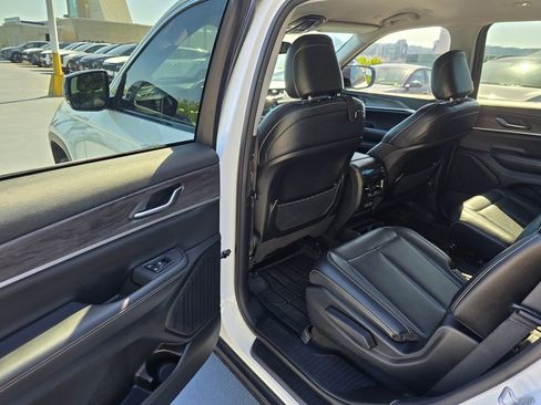 Used 2023 Jeep Grand Cherokee L Limited AWD/4WD image 16