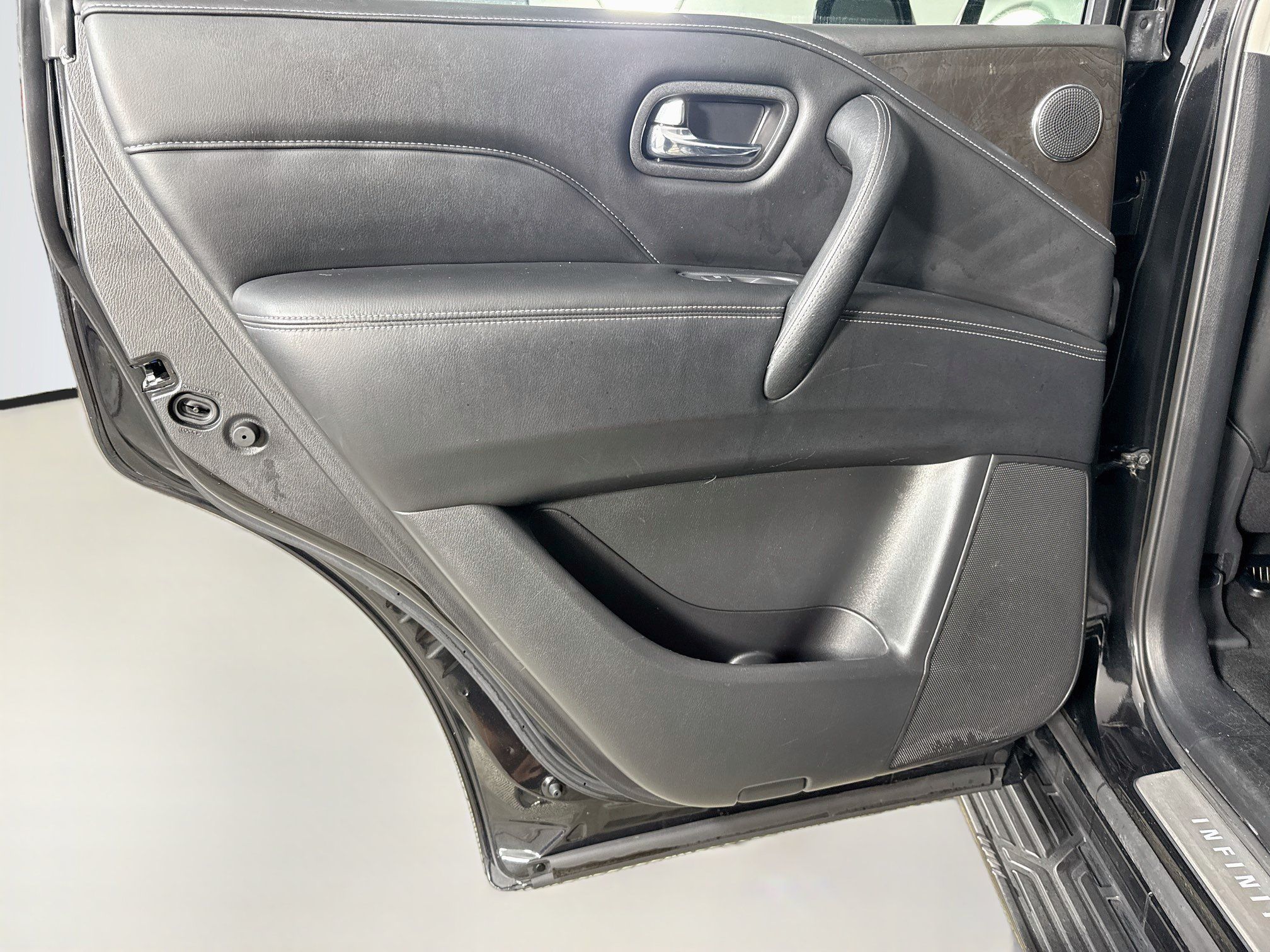 Used 2024 INFINITI QX80 Luxe w/ Cargo Package AWD/4WD image 26