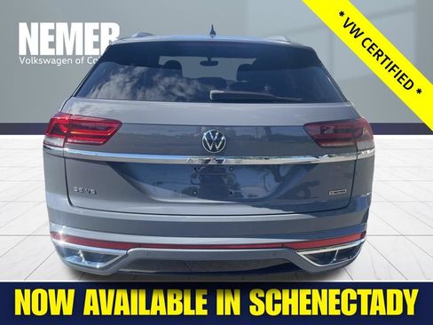 Certified 2021 Volkswagen Atlas Cross Sport SE w/ Panoramic Sunroof Package AWD/4WD image 4