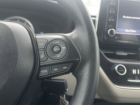 Used 2021 Toyota Corolla LE image 26