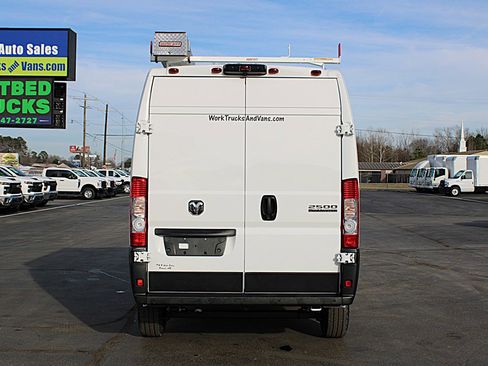 Used 2024 RAM ProMaster 2500 w/ Convenience Group image 11
