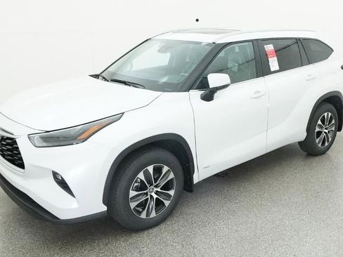 New 2026 Toyota Highlander XLE image 1
