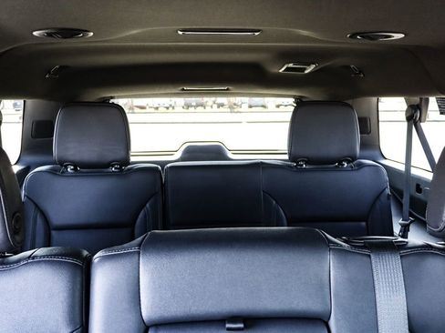 Used 2022 Chevrolet Suburban LT image 34