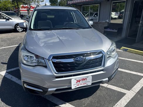 Used 2018 Subaru Forester 2.5i Premium w/ All-Weather Package AWD/4WD image 10