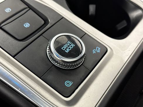 Used 2022 Ford Explorer XLT w/ Equipment Group 202A image 34