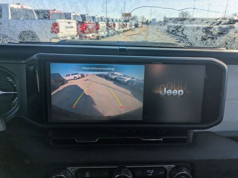 Used 2024 Jeep Wrangler Willys image 16