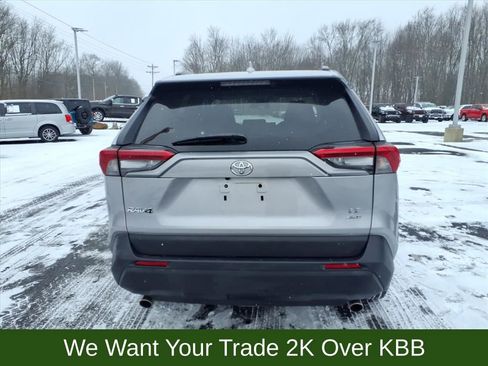 Used 2020 Toyota RAV4 LE image 7