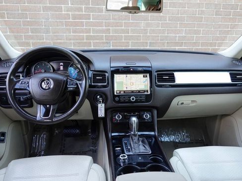 Used 2012 Volkswagen Touareg Sport AWD/4WD image 53