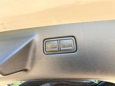 Used 2024 Hyundai Santa Fe SEL FWD image 18