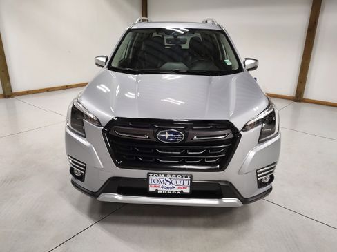 Used 2024 Subaru Forester Touring w/ Pop Package 2 image 3