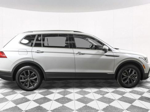 Used 2023 Volkswagen Tiguan SE AWD/4WD image 13