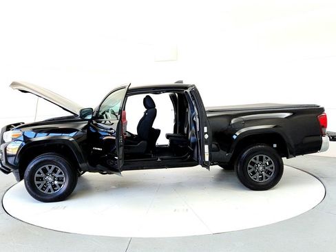 Used 2023 Toyota Tacoma SR5 AWD/4WD image 10