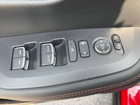 Used 2025 Honda HR-V Sport image 10