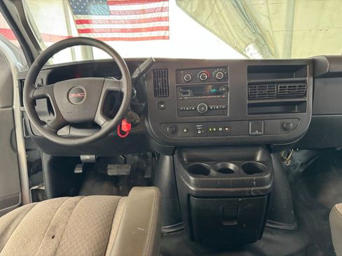 Used 2018 GMC Savana 2500 RWD image 15