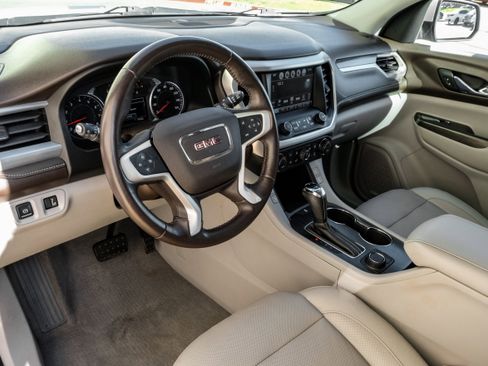Used 2018 GMC Acadia SLT image 2