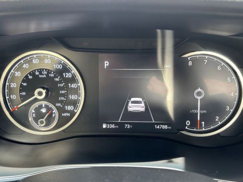 Used 2025 Genesis G70 2.5T image 40