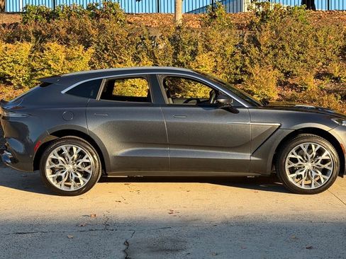 Used 2022 Aston Martin DBX image 13