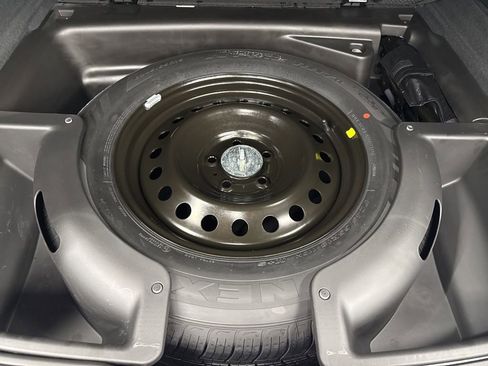Used 2022 Jeep Grand Cherokee Overland w/ Luxury Tech Group IV AWD/4WD image 9