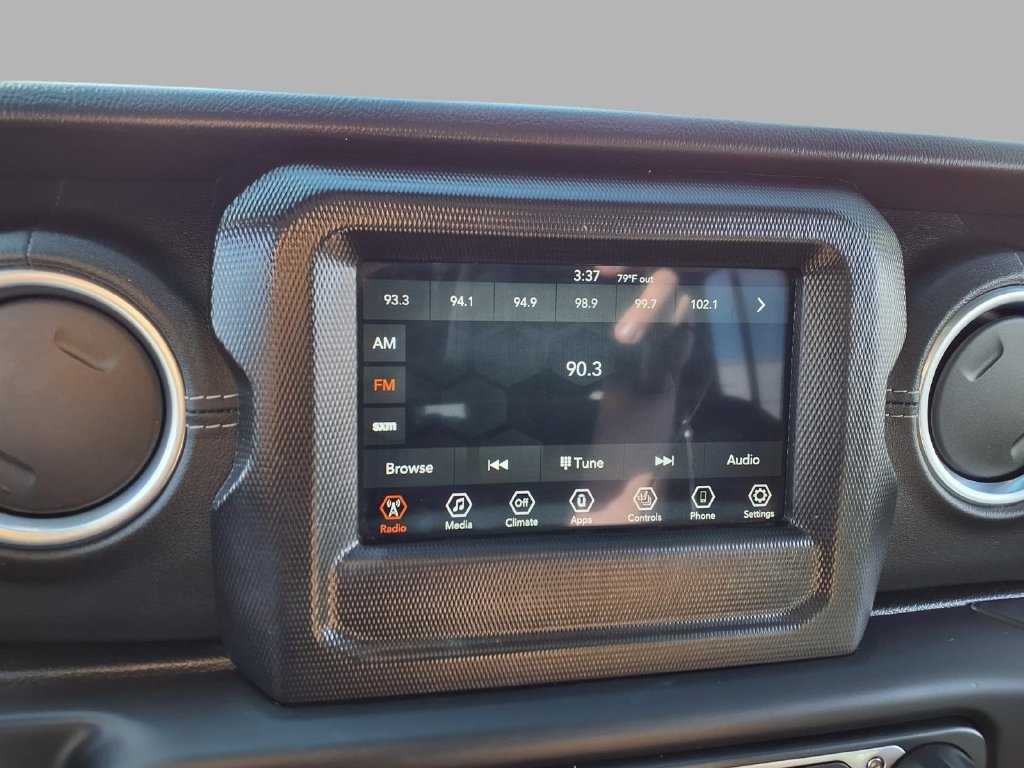 Used 2018 Jeep Wrangler Unlimited Sahara AWD/4WD image 8