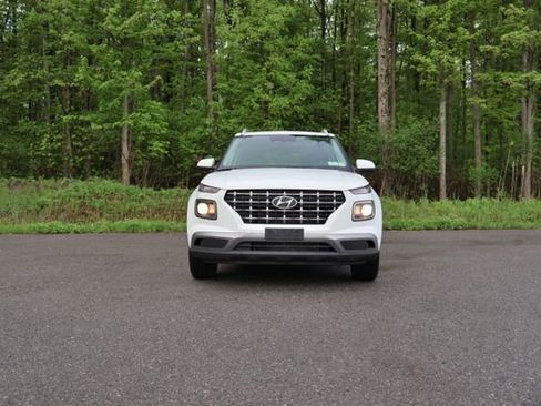 Used 2024 Hyundai Venue SEL FWD image 9
