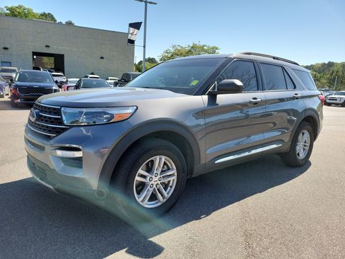 Used 2022 Ford Explorer XLT w/ Equipment Group 202A AWD/4WD image 23