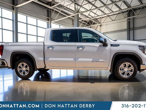 Used 2025 GMC Sierra 1500 SLT AWD/4WD image 32