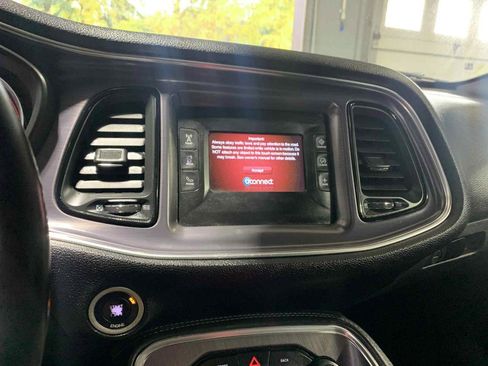 Used 2016 Dodge Challenger SXT image 17