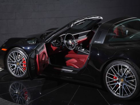 Used 2022 Porsche 911 Targa 4S AWD/4WD image 15