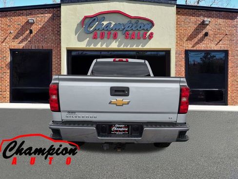 Used 2018 Chevrolet Silverado 1500 LT AWD/4WD image 8