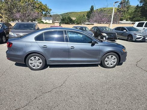 Used 2017 Volkswagen Jetta S image 6