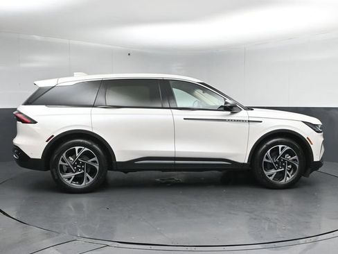 Used 2024 Lincoln Nautilus Premier AWD/4WD image 8