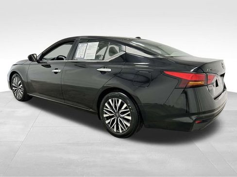 Used 2025 Nissan Altima 2.5 SV image 4
