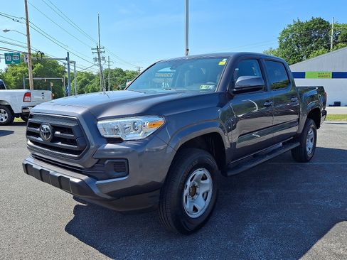 Used 2022 Toyota Tacoma SR image 3