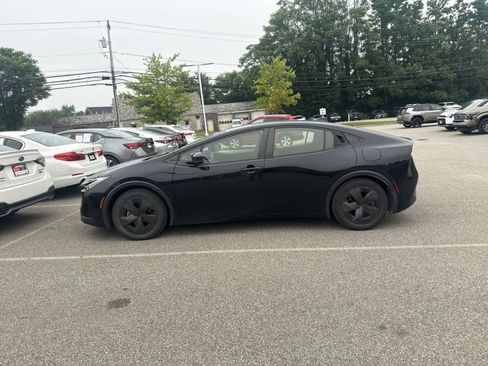 Used 2024 Toyota Prius LE FWD image 13