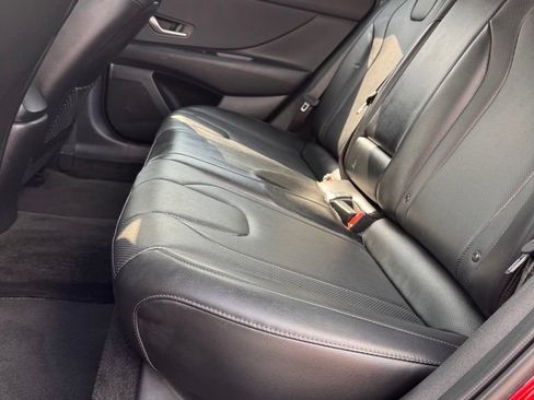 Used 2022 Hyundai Elantra Limited FWD image 11