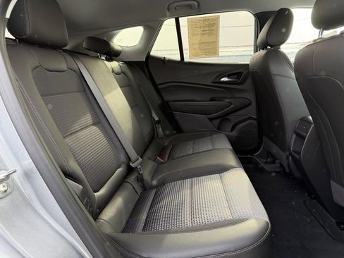 Used 2024 Chevrolet Trax LT w/ LT Convenience Package image 28